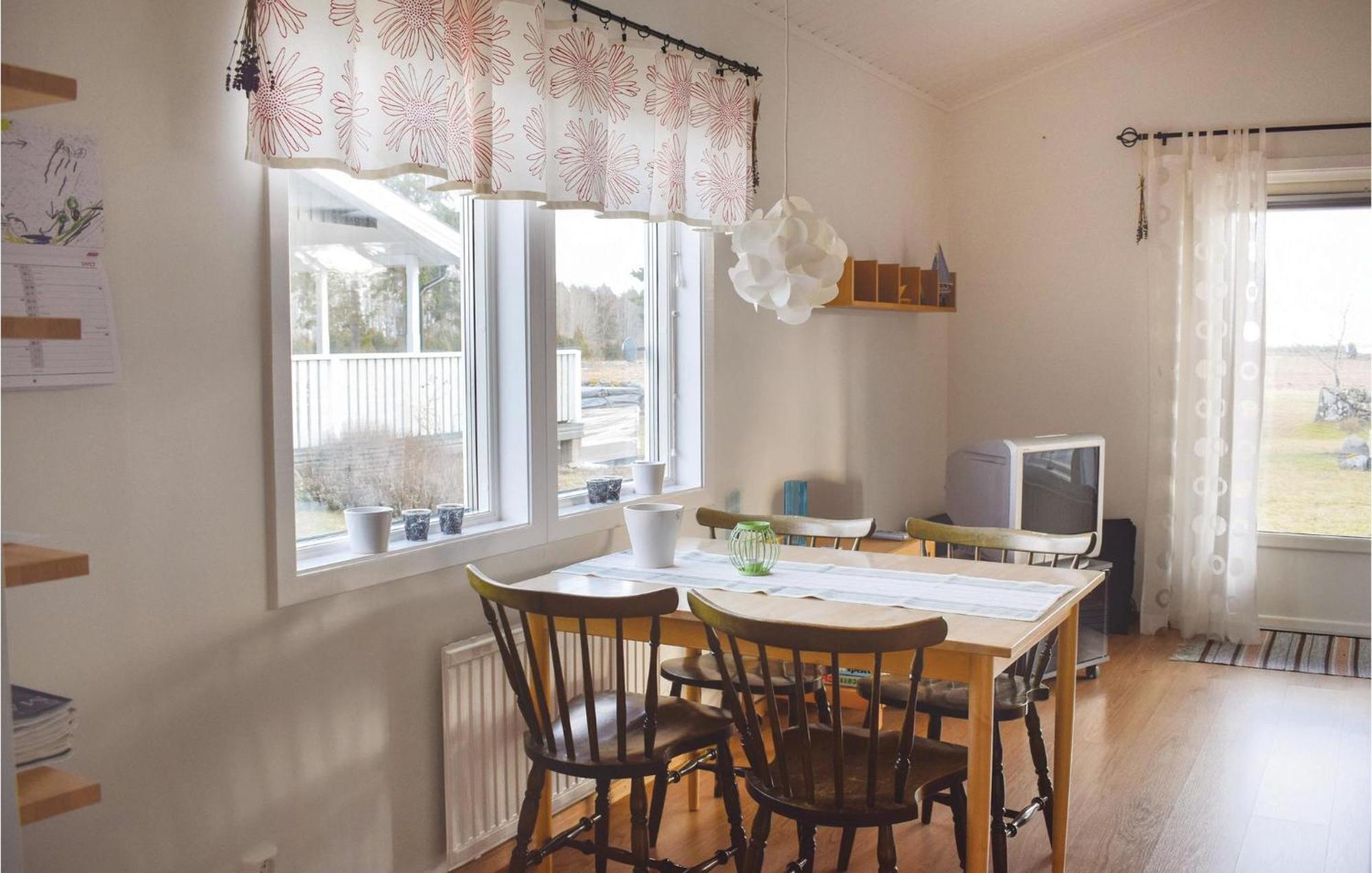 Amazing Home In Loettorp With House Sea View Eksteriør billede